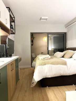Becker Studios next to Allianz Park High Speed WIFI Pet Friendly